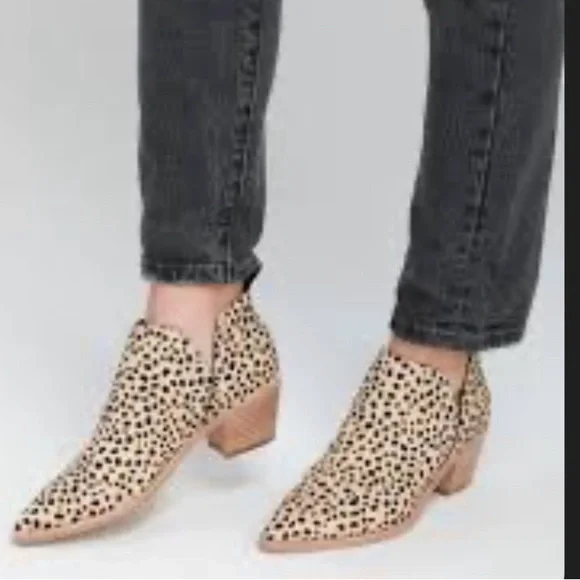 Dolce Vita Tan and Black Heeled Boots - Picture 1 of 7